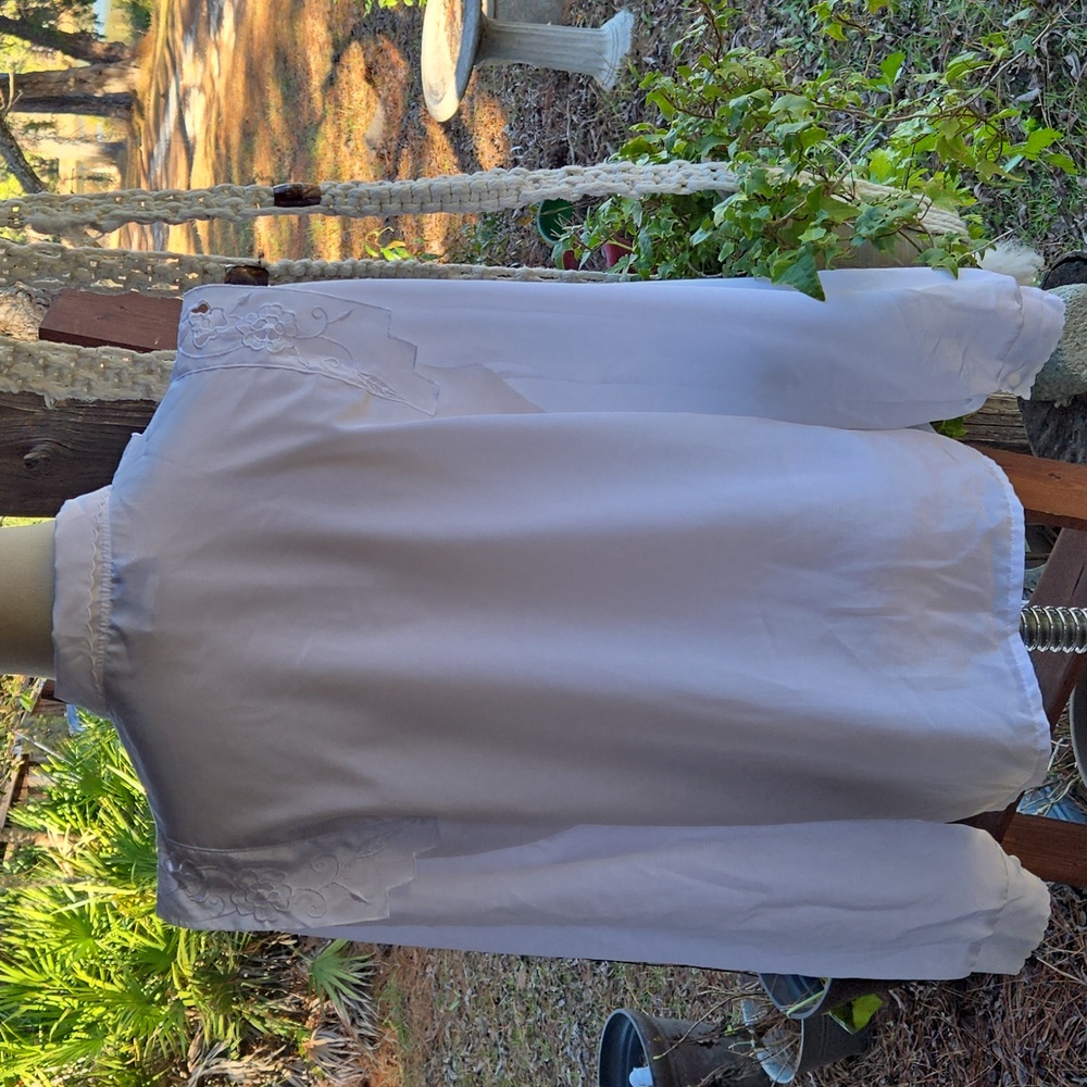 David Benjamin White Vintage Blouse With Floral Embroidery Accent At Bodice - Picture 10 of 15